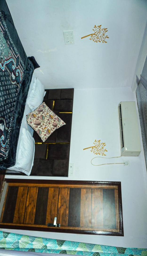 Flips With Mykonos Guest House New Delhi Extérieur photo