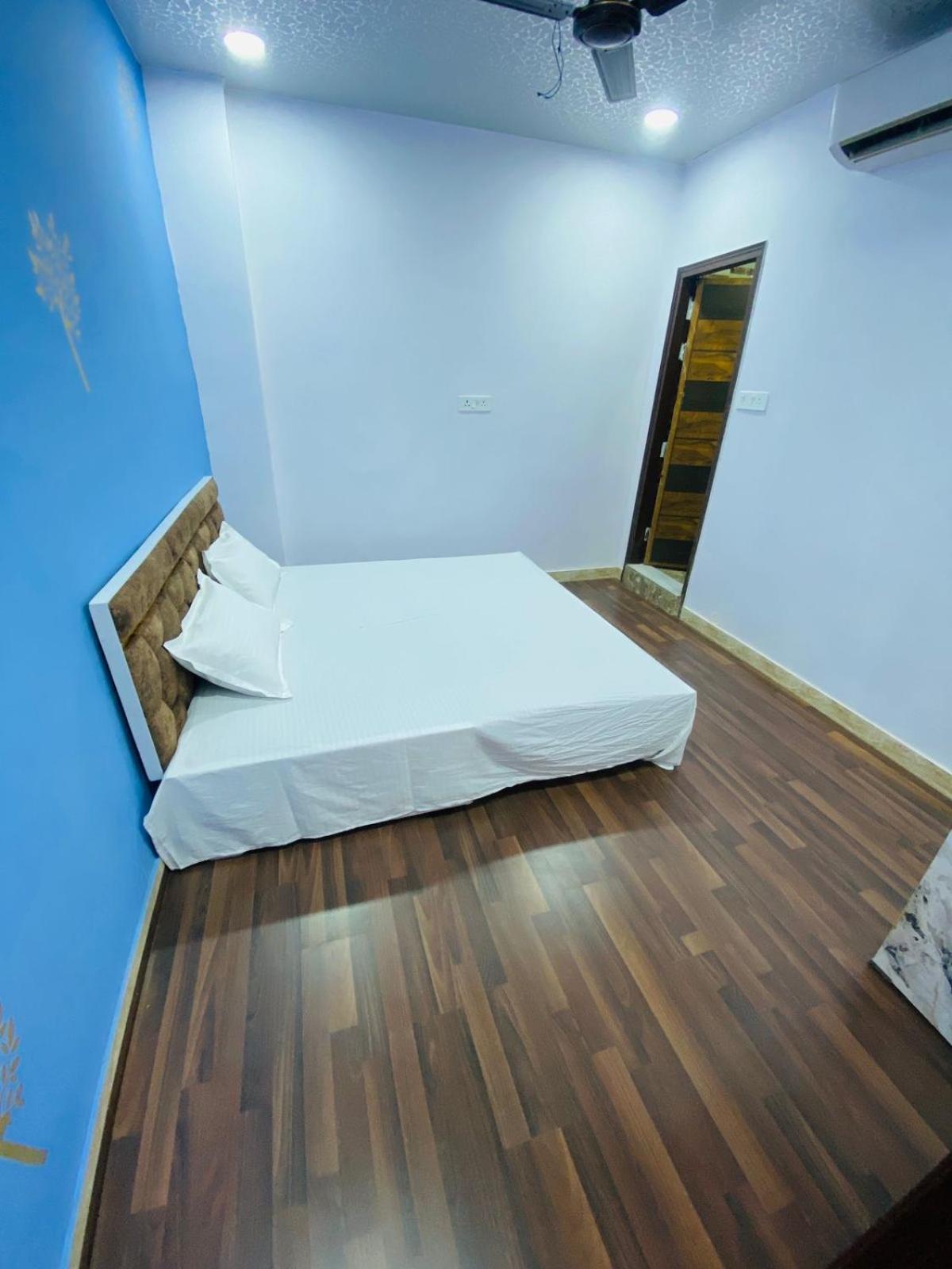 Flips With Mykonos Guest House New Delhi Extérieur photo