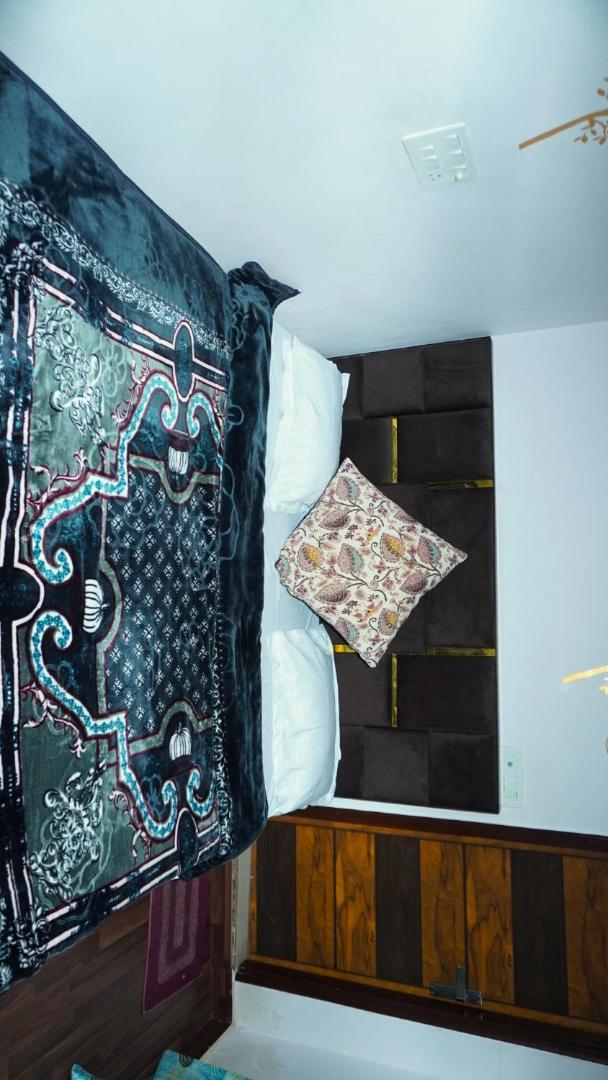 Flips With Mykonos Guest House New Delhi Extérieur photo